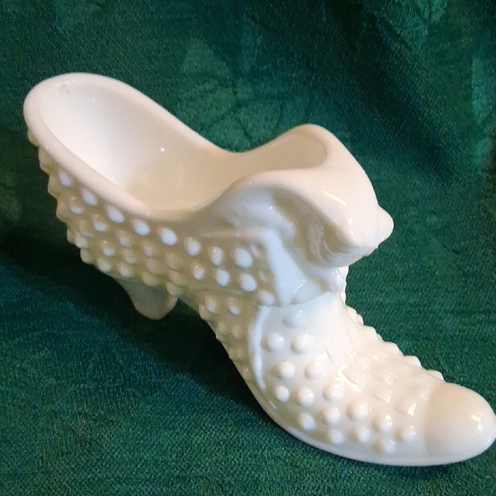 Fenton White Milk Glass Hobnail Slipper Shoe With Cat Head Detail